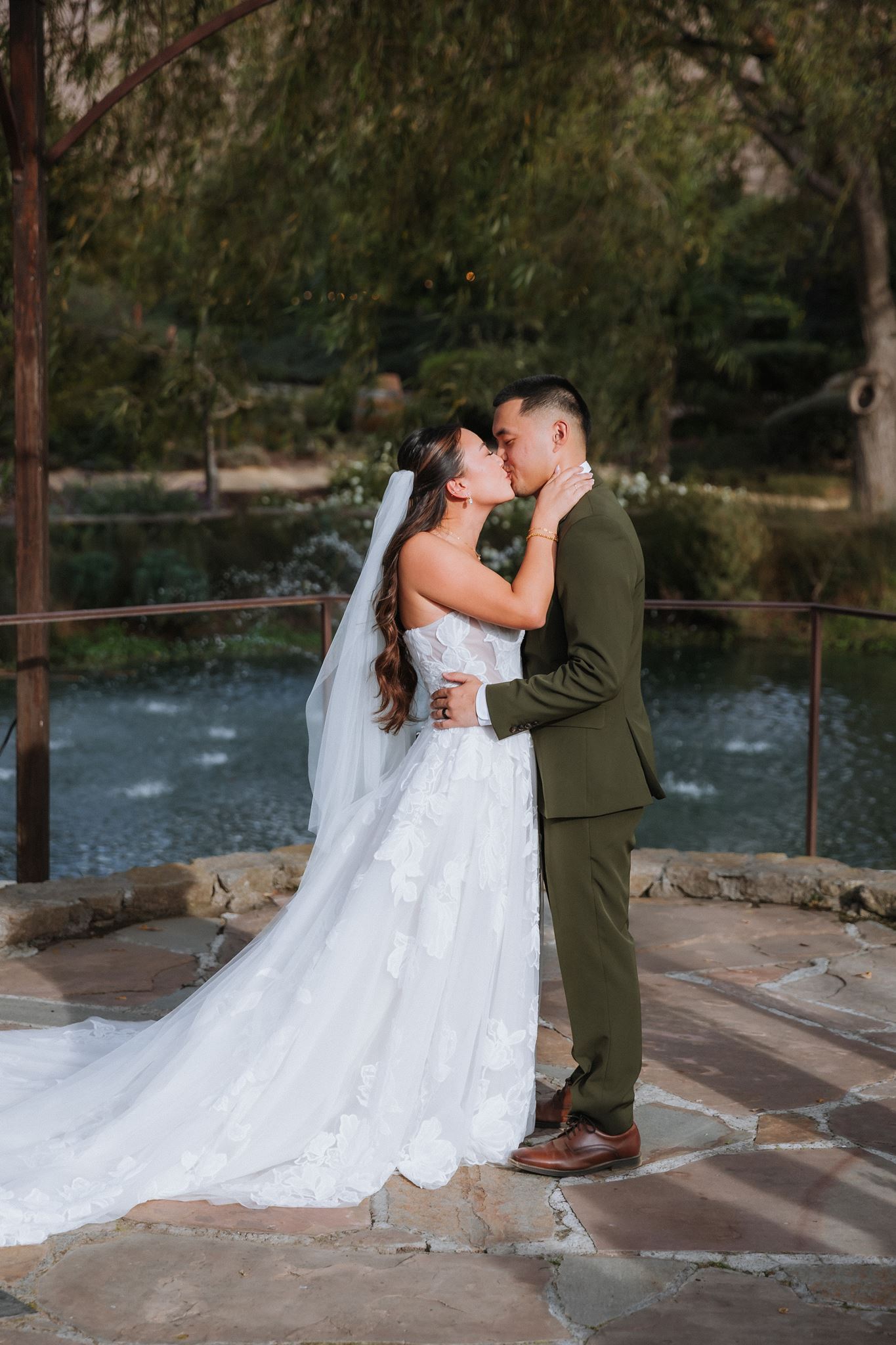 First kiss at ceremony at Nella Terra Vineyards